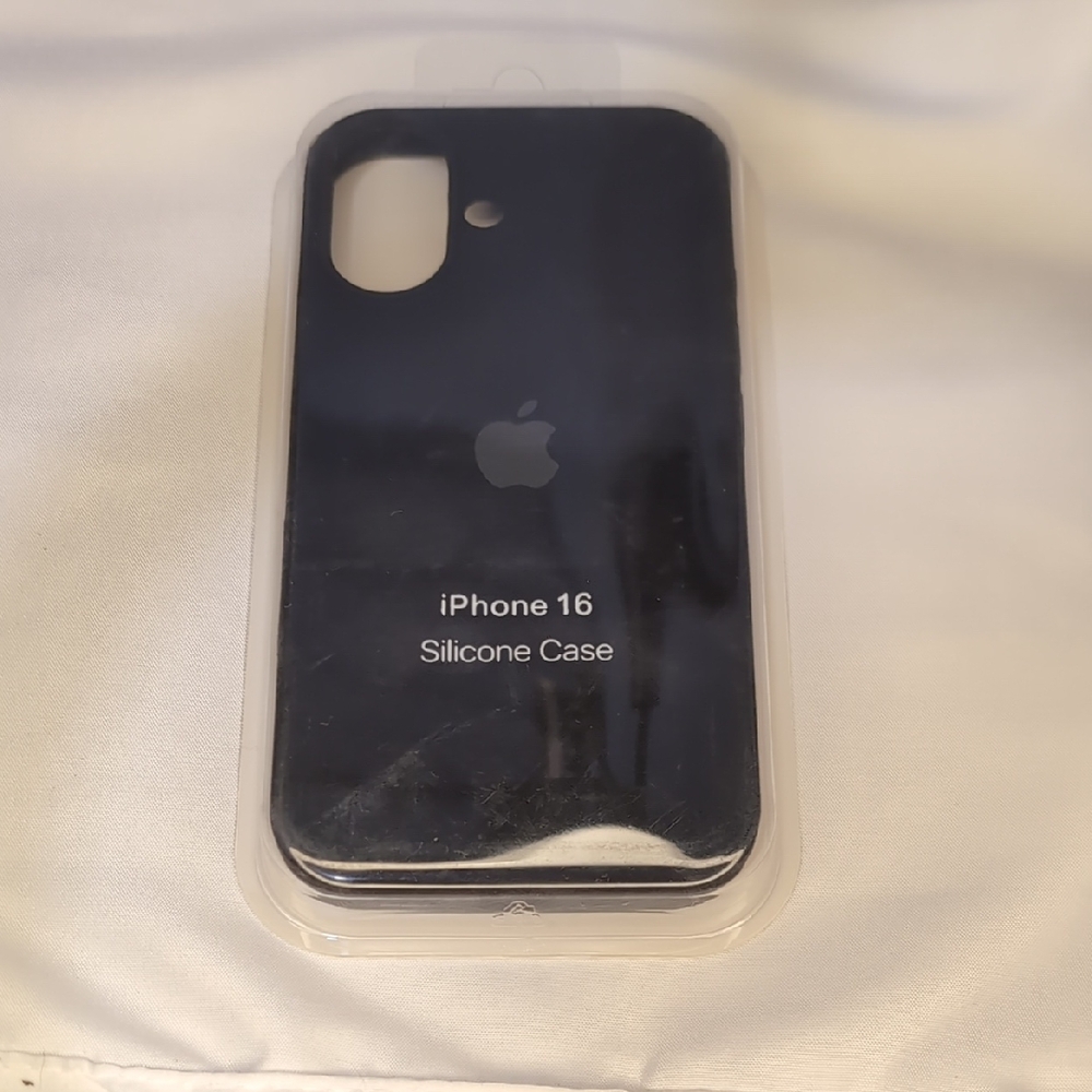 Apple iPhone 16 Midnight Silicone Case